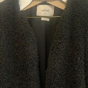 Wilfred Black Faux Fur Coat Xs super soft and chic . Aritzia